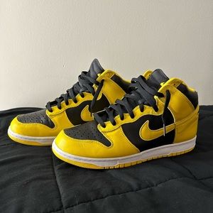 Nike Dunk High Iowa wu-tang black and yellow Size 11